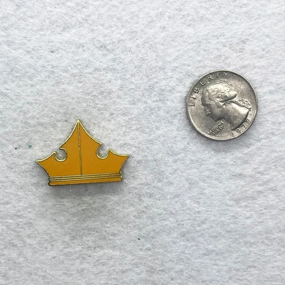 🔮 5/$25 Disney Sleeping Beauty Princess Aurora Crown Pin - Picture 2 of 3